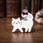 Pinișor - Cat and Wine Glass