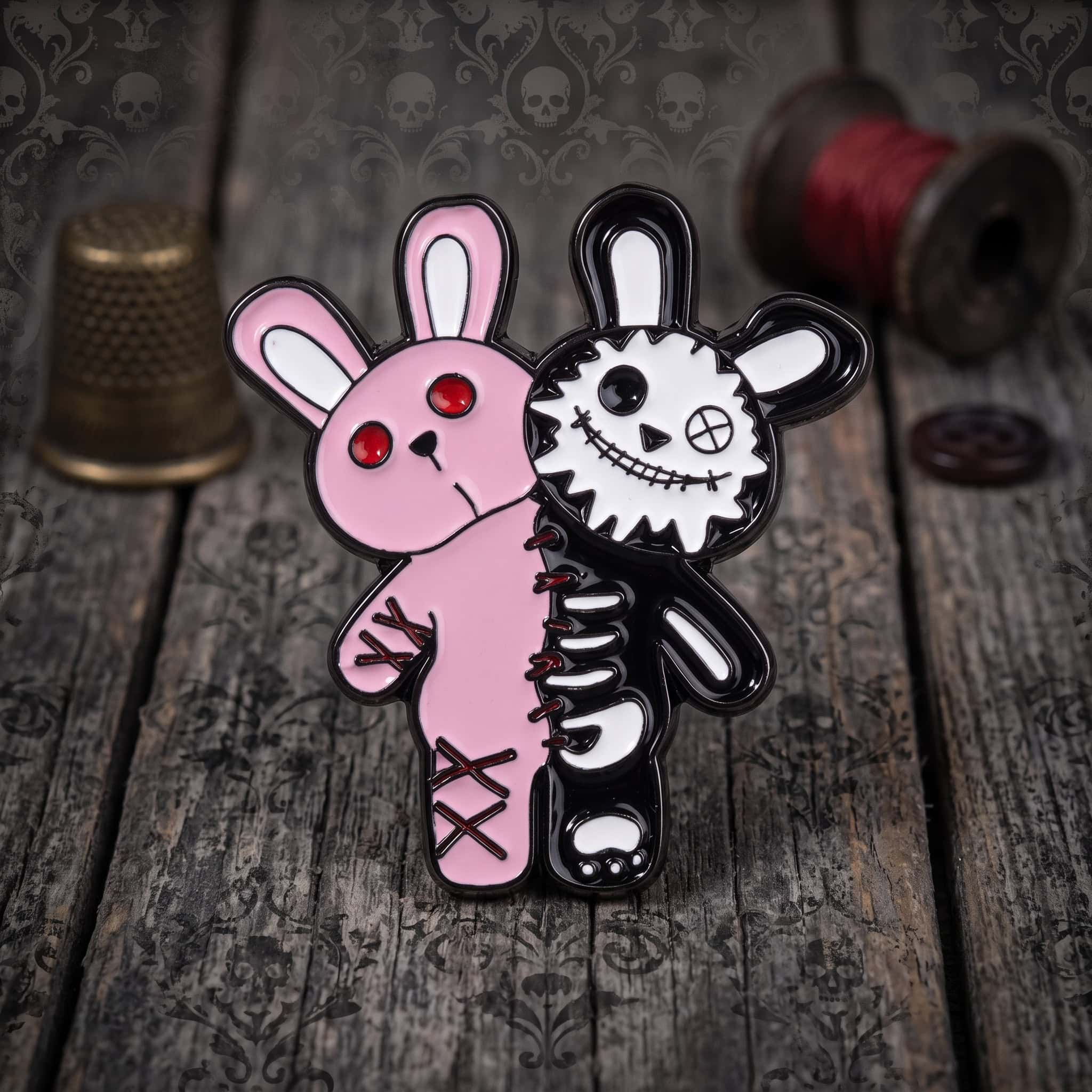 O2-Brosa-pin-257 Pinișor - Voodoo Bunny - imagine 1