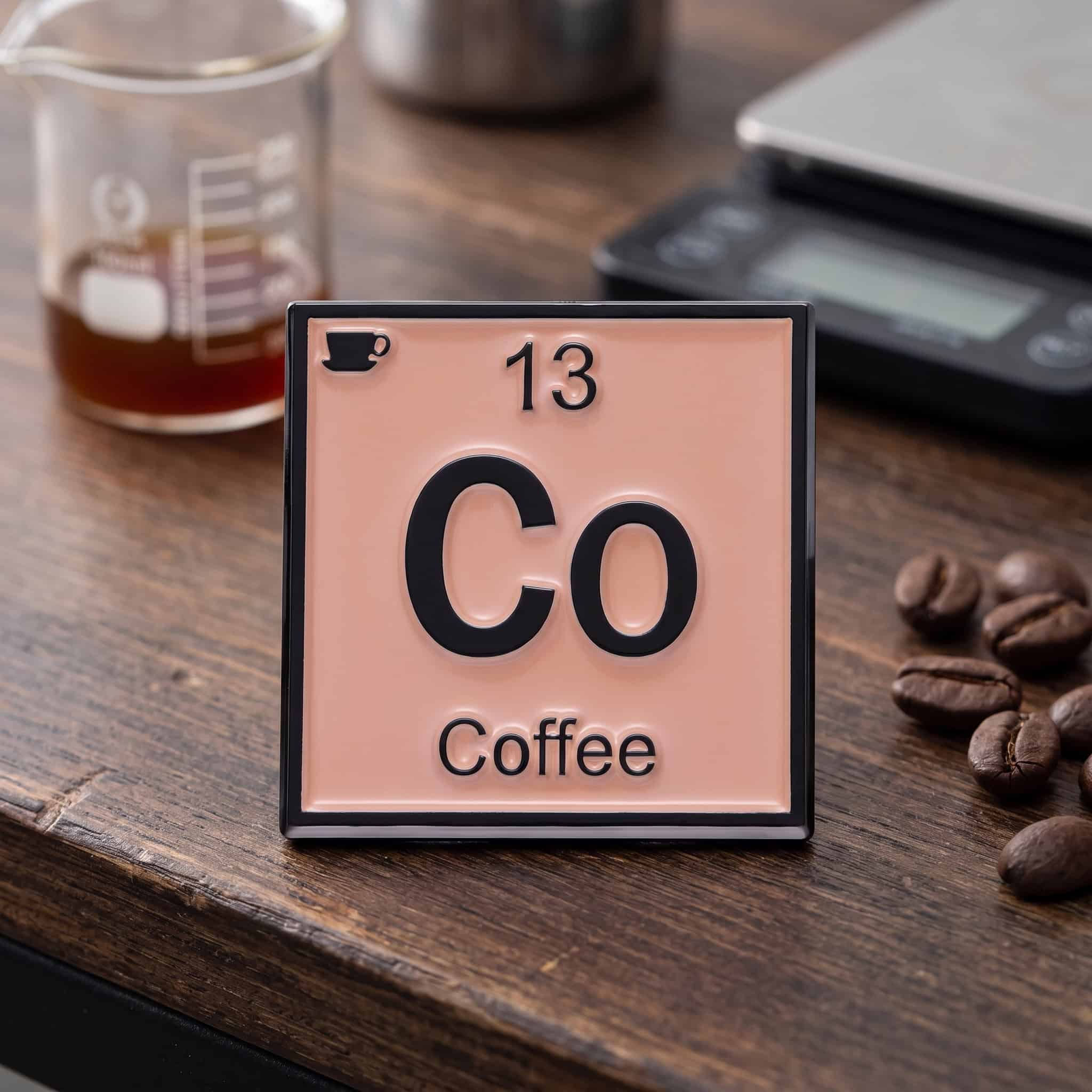 O2-Brosa-pin-264 Pinișor - Periodic Element Coffee - imagine 1