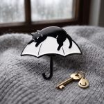 Pinișor - Cat on Umbrella