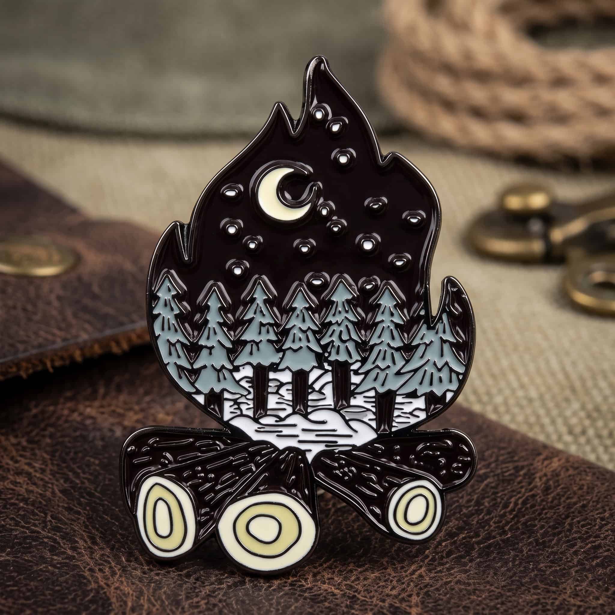 O3-Brosa-pin-125 Pinișor - Cozy Campfire - imagine 1