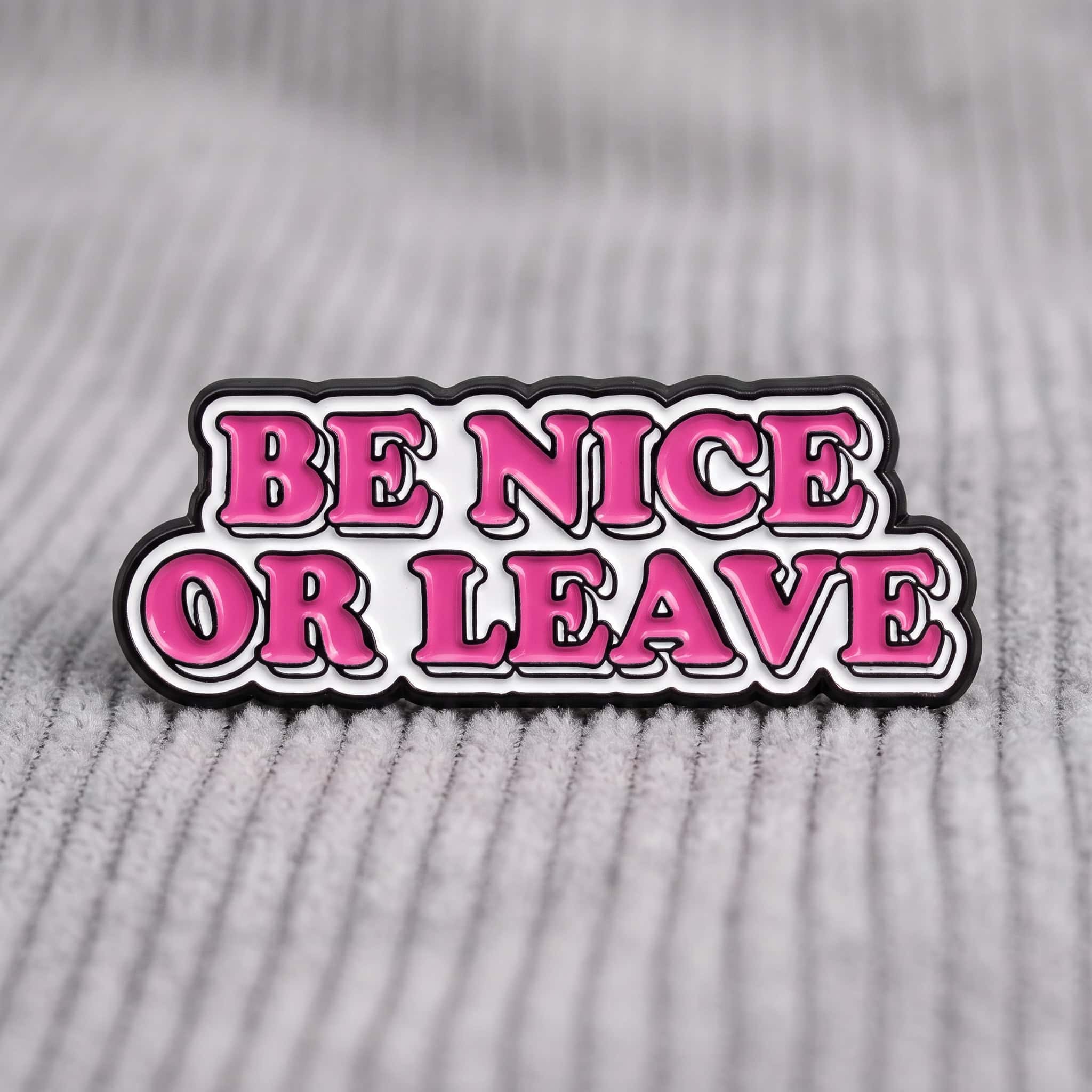 O3-Brosa-pin-255 Pinișor - Be Nice Or Leave - imagine 1