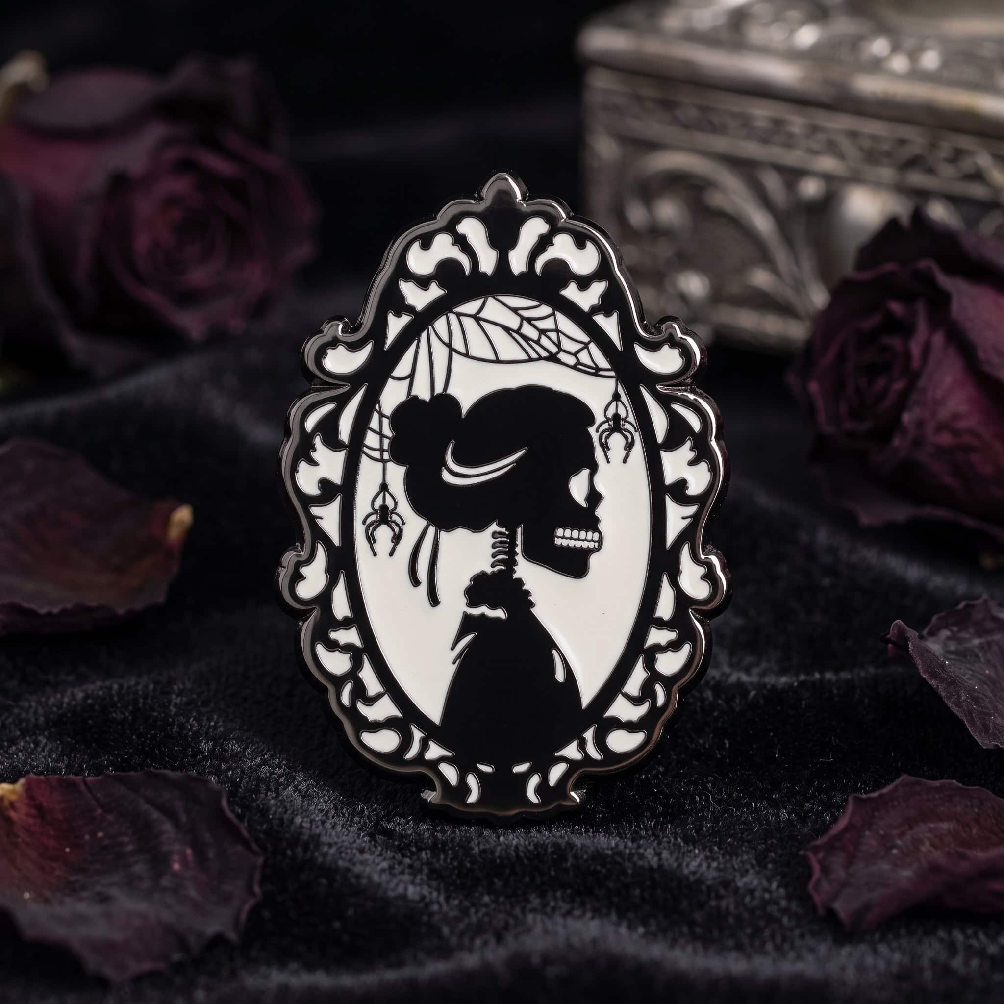 O3-Brosa-pin-290 Pinișor - Gothic Frame Lady Skeleton - imagine 1