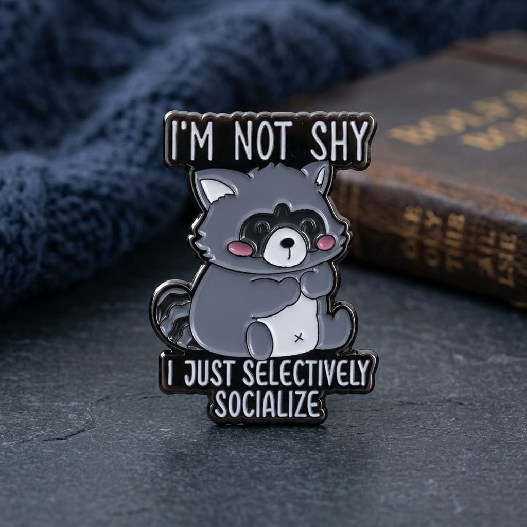 O3-Brosa-pin-335 Pinișor - Selective Raccoon - imagine 1