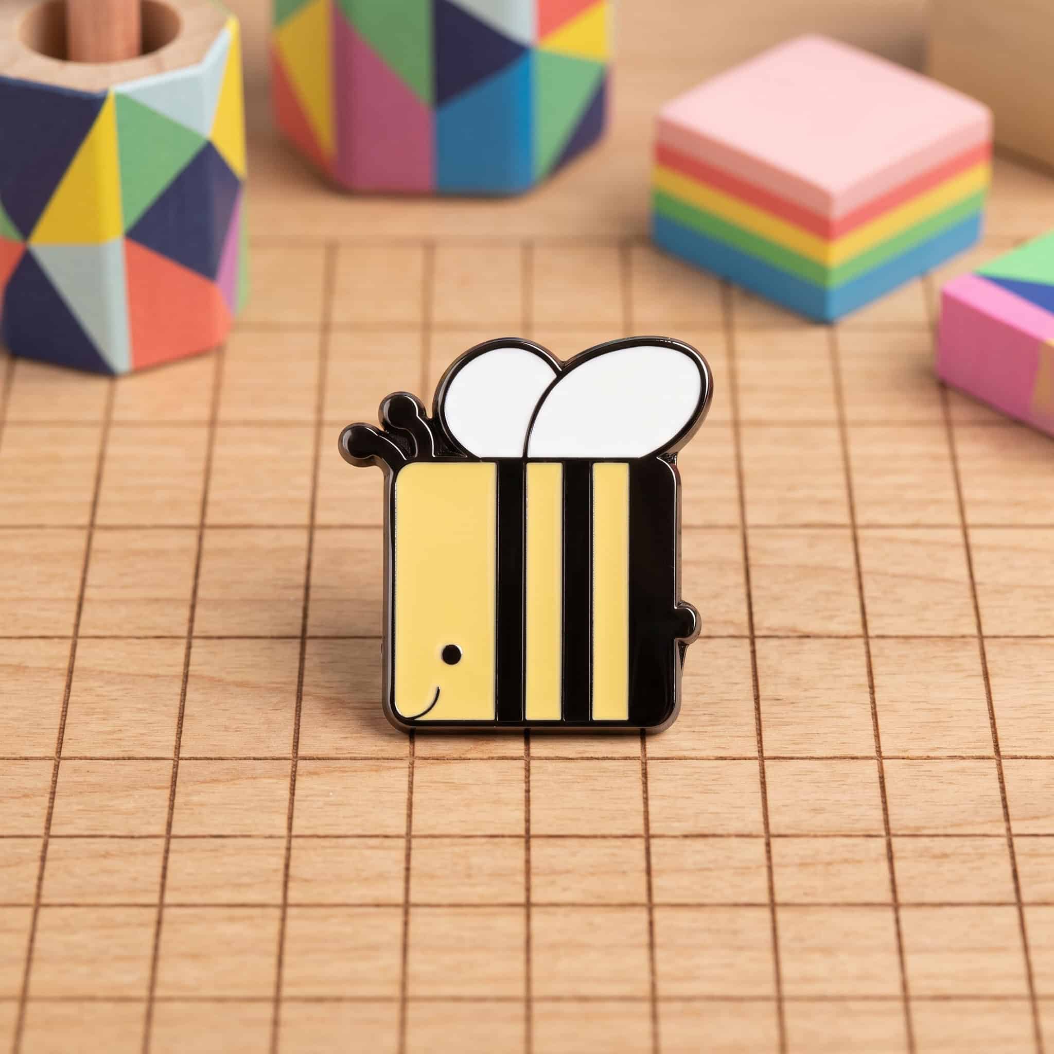 O3-Brosa-pin-376 Pinișor - Cube Bee - imagine 1